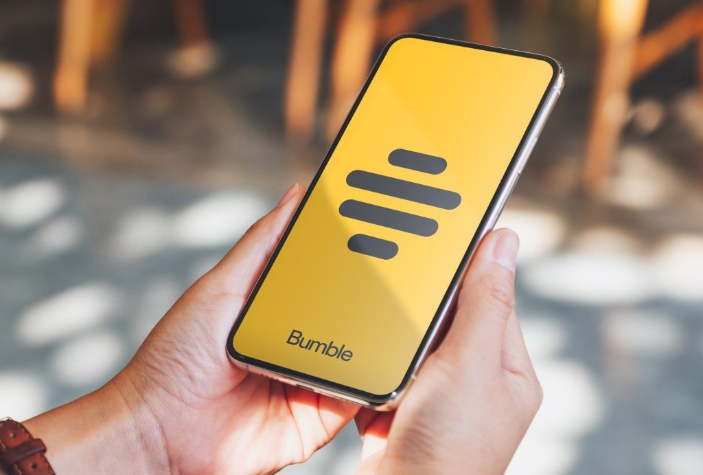 Les utilisateurs de Bumble peuvent désormais signaler les profils utilisant des photos générées par l'IA